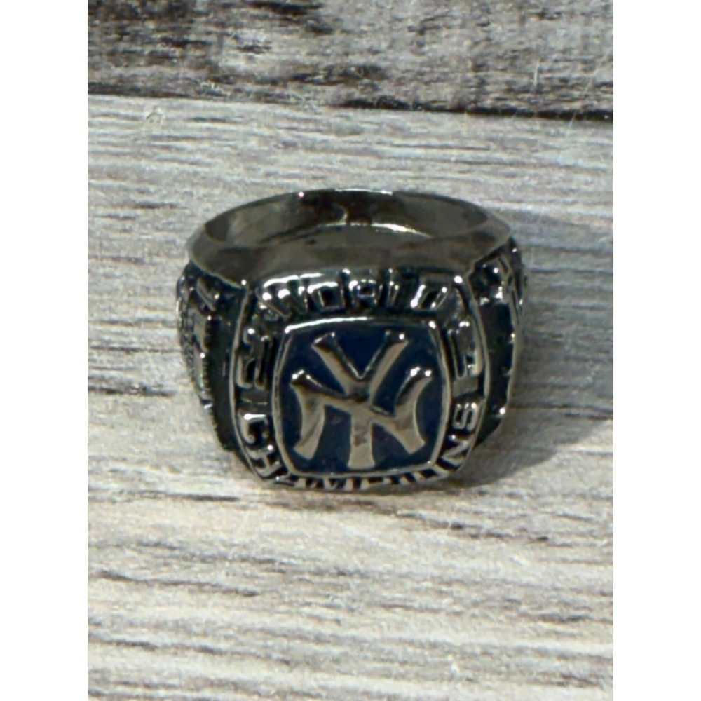 MLB New York Yankees Silver World Series Ring